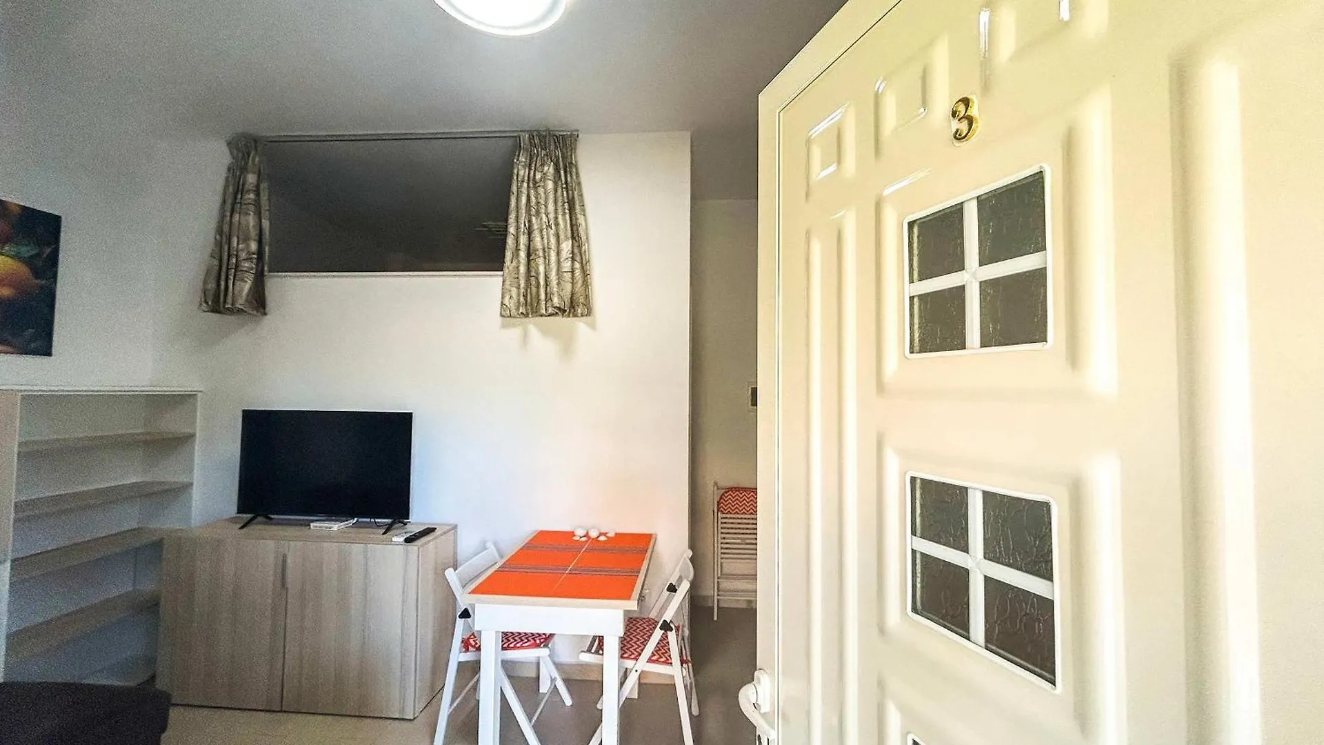 Moni Apartment 1179 ゴーレム